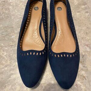 Brand new Navy Blue Dress Barn "Blaire" flats Size 9